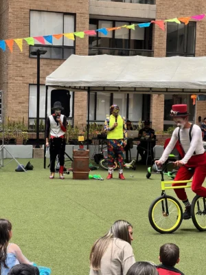 Circo Benedeto en Bogotá - show circense para eventos, Voiz Producciones