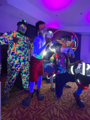 Circo de Luz - show de neón y luz negra UV para eventos, Voiz Producciones