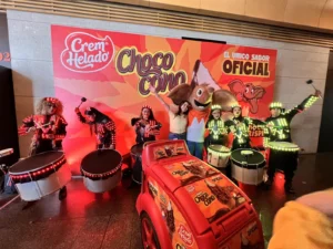 Drumbots Colombia - show de tambores robot LED para eventos, Voiz Producciones
