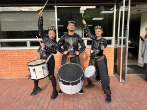 Drumbots Colombia - show de tambores robot LED para eventos, Voiz Producciones