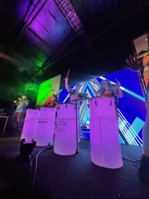 Neon Party - tambores con luz y agua para eventos, Voiz Producciones