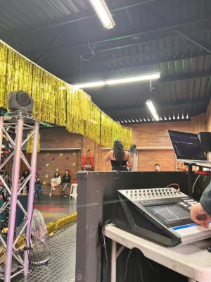 Alquiler de sonido, luces y DJ para eventos sociales en Bogotá, Voiz Producciones