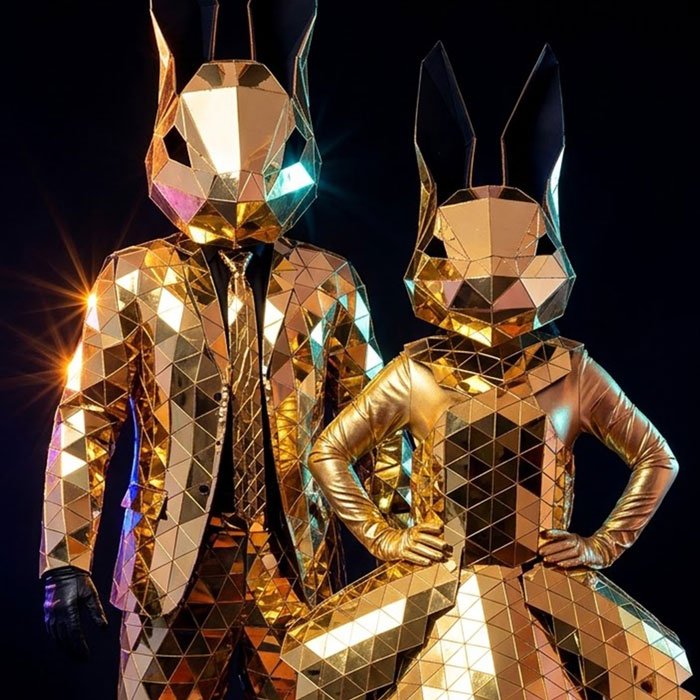 PERSONAJE DE ESPEJOS MIRROR BUNNY — Voiz Producciones