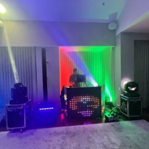 DJ con panel LED del Combo Standard 2.1 de sonido en Bogota