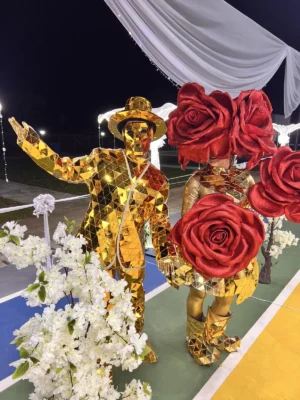 Personaje mirror de espejos para eventos en Bogotá, Voiz Producciones