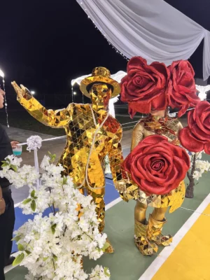 Personaje mirror de espejos para eventos en Bogotá, Voiz Producciones