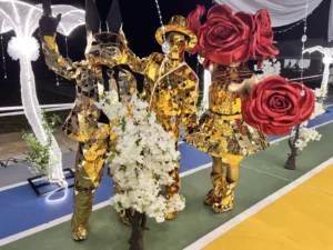 Personaje mirror de espejos para eventos en Bogotá, Voiz Producciones