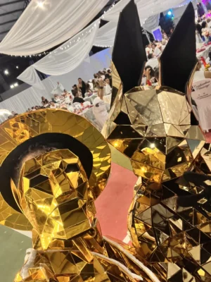 Personaje mirror de espejos para eventos en Bogotá, Voiz Producciones
