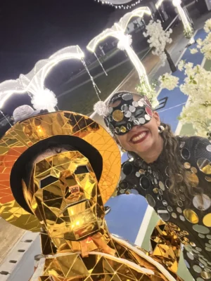 Personaje mirror de espejos para eventos en Bogotá, Voiz Producciones