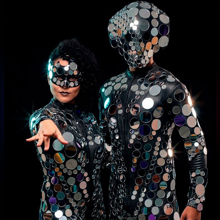 PERSONAJES DE ESPEJOS EN BOGOTÁ — Voiz Producciones