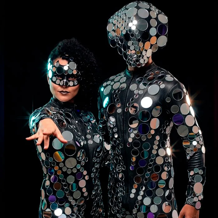 Personajes de Espejos en Bogotá — Voiz Producciones
