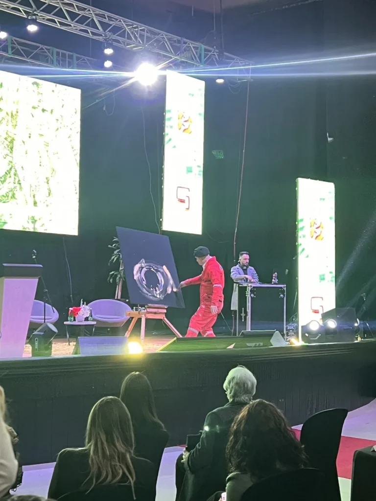 Show de speed painting - arte en vivo para eventos en Bogotá, Voiz Producciones