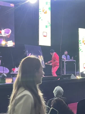 Show de speed painting - arte en vivo para eventos en Bogotá, Voiz Producciones