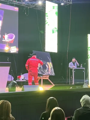 Show de speed painting - arte en vivo para eventos en Bogotá, Voiz Producciones